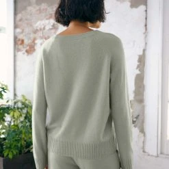 White + Warren Cashmere Sweatshirt Sweaters