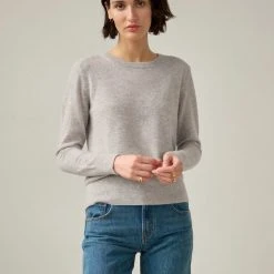 White + Warren Essential Cashmere Crewneck Summer Staples