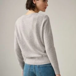 White + Warren Essential Cashmere Crewneck Summer Staples