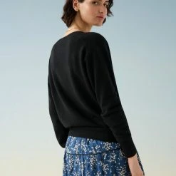 White + Warren Summer Staples Essential Cashmere V Neck