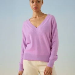 White + Warren Summer Staples Essential Cashmere V Neck
