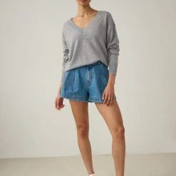 White + Warren Essential Cashmere V Neck Best-Sellers