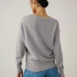 White + Warren Essential Cashmere V Neck Best-Sellers