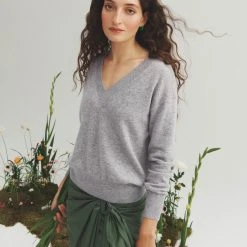 White + Warren Essential Cashmere V Neck Best-Sellers