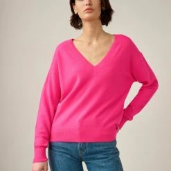 White + Warren Best-Sellers Essential Cashmere V Neck