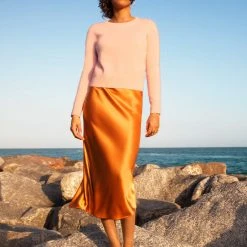 White + Warren Essential Cashmere Shrunken Crewneck