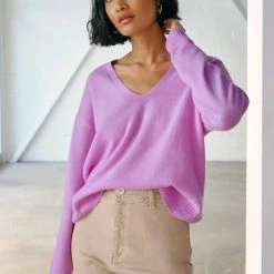 White + Warren Cashmere Relaxed V Neck Almost Gone