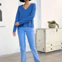 White + Warren Sweaters Cashmere Relaxed V Neck