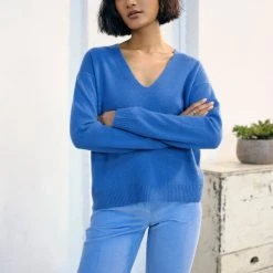 White + Warren Sweaters Cashmere Relaxed V Neck