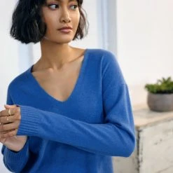 White + Warren Sweaters Cashmere Relaxed V Neck