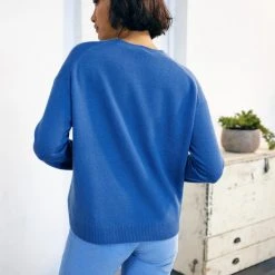 White + Warren Sweaters Cashmere Relaxed V Neck