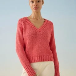 White + Warren Lofty Cotton Cropped V Neck Summer Staples