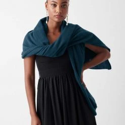 White + Warren Cashmere Travel Wrap